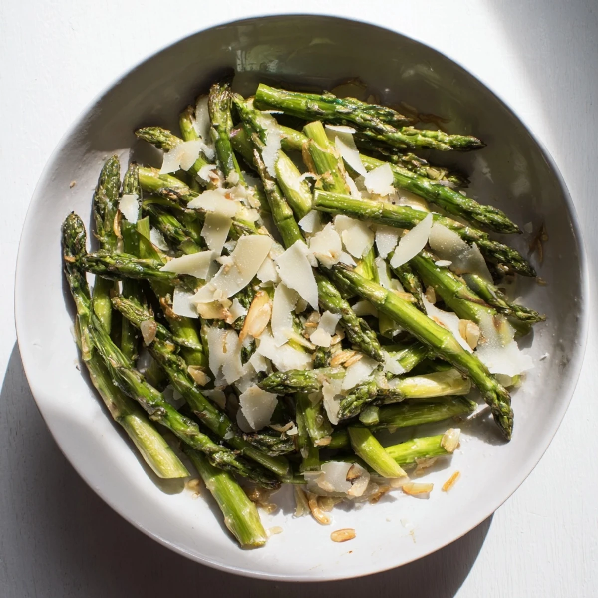 Knoblauch Parmesan gebratener Spargel