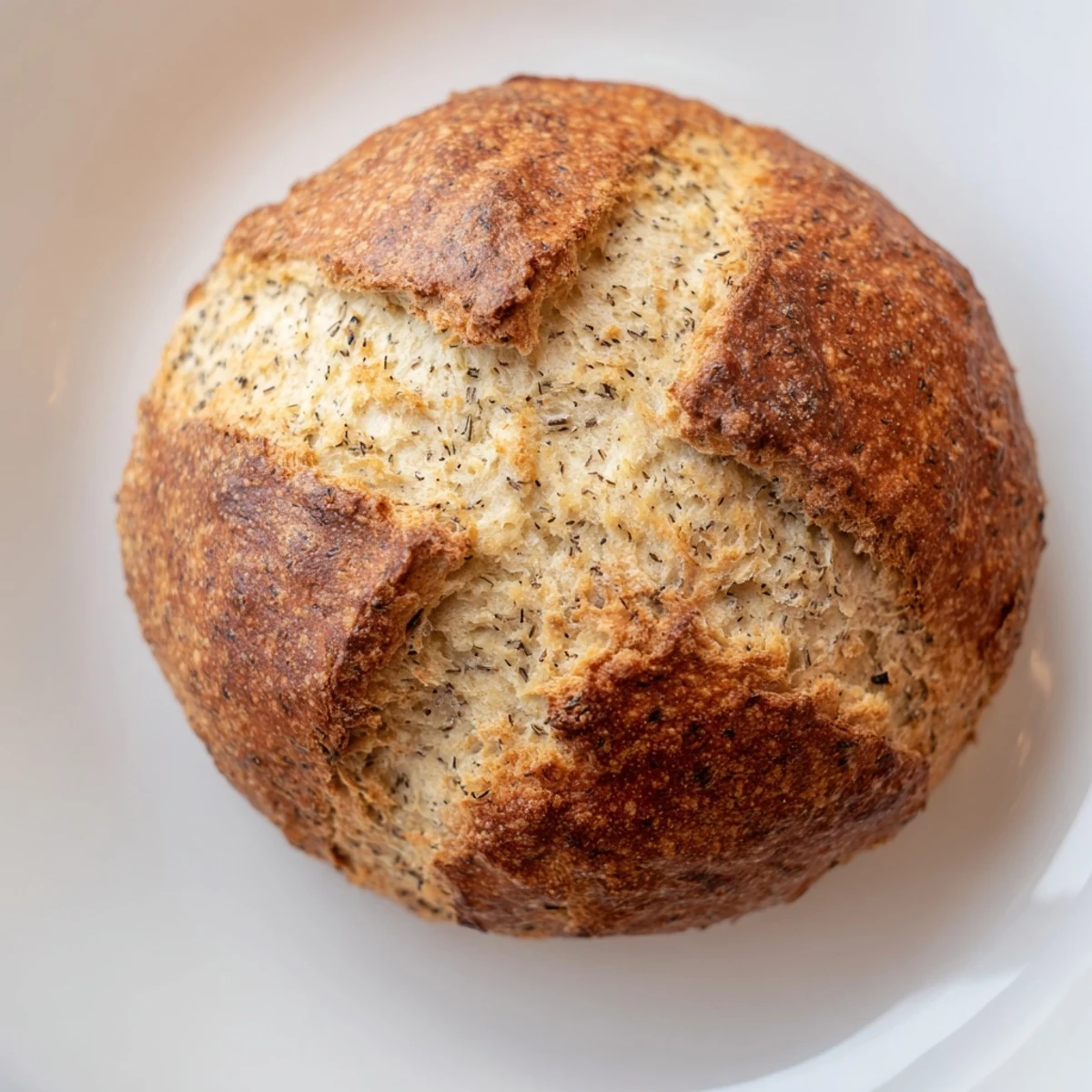 Irish Soda Bread mit Caraway, rustikal mit Kruste und weichem Inneren, Serviertipp
